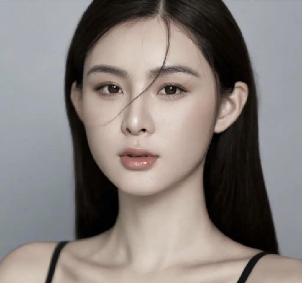 张颖颖发文：“三年了，还惹我？把炒作的心思放在产品上能更大更强”，并且九宫格配图