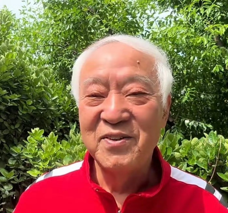 不管是金钱还是富贵，生不带来 死不带去，他看明白了，人达到一定境界，你看到的大千