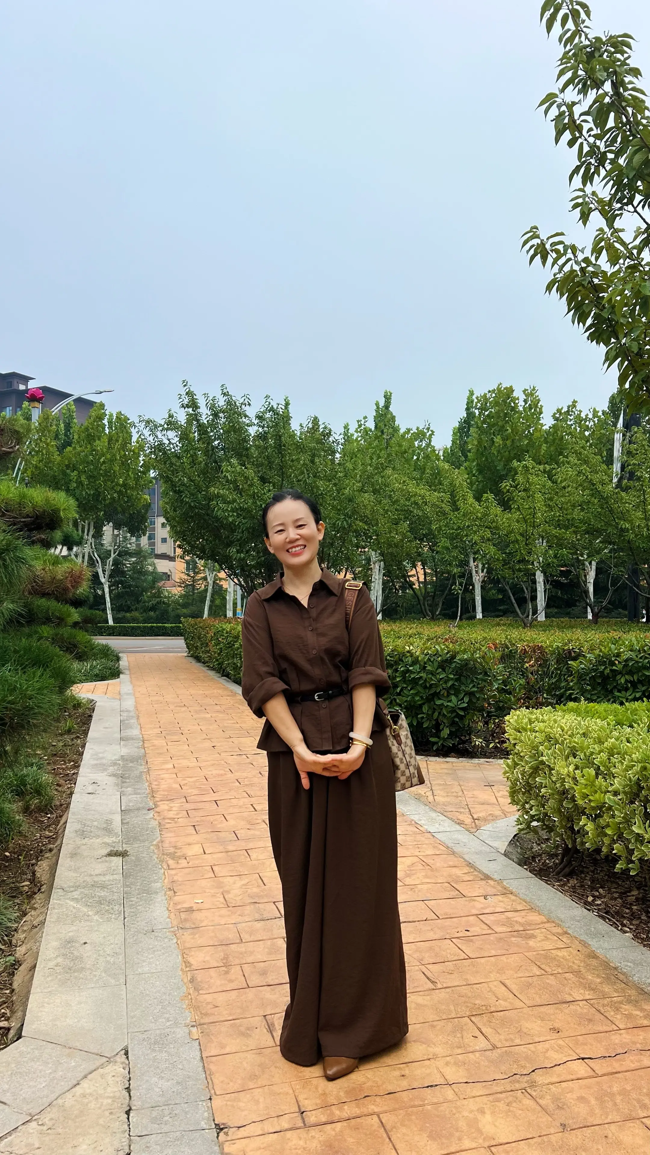 我该如何写我呢？写我年少无知不听父母没有完成学业小小年纪就踏入婚姻，写...