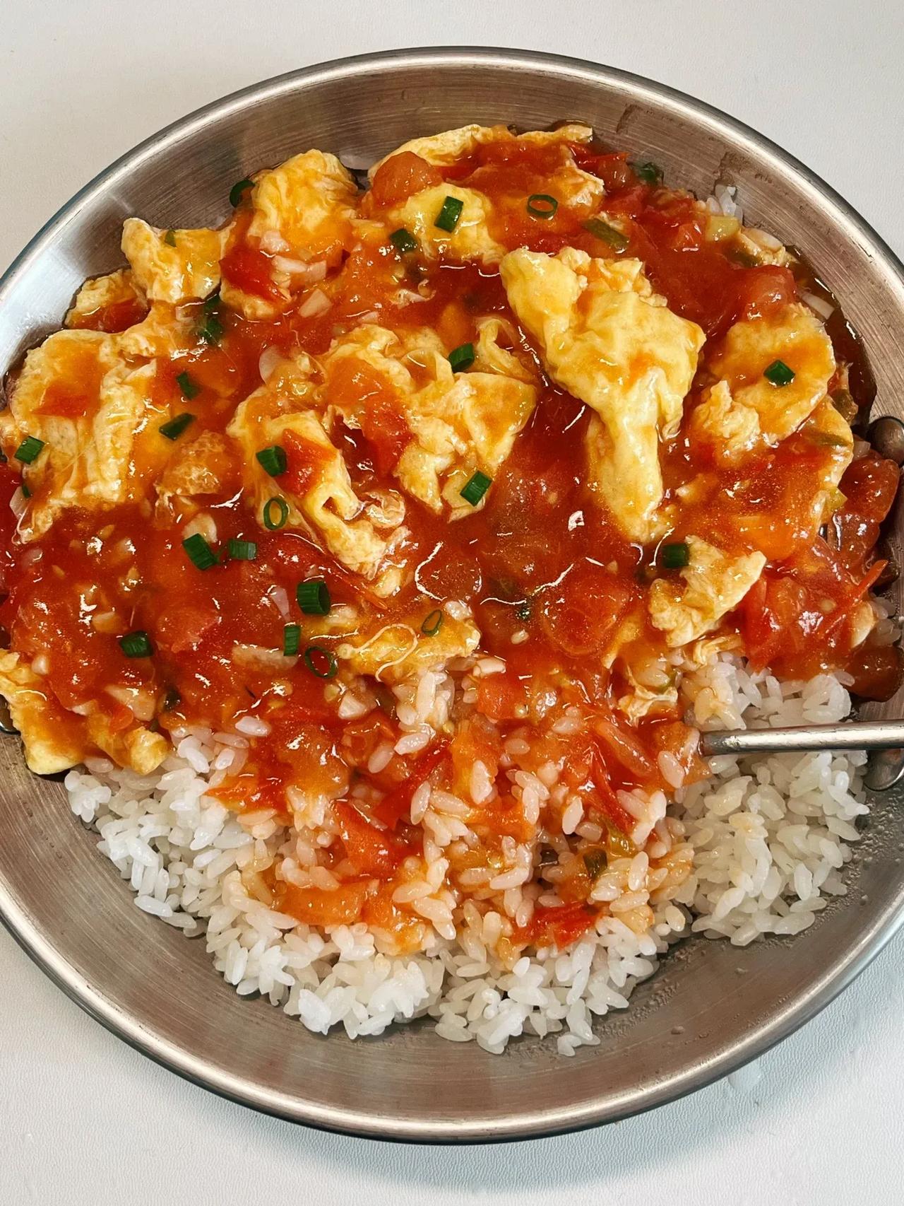 答应我、一定要试试这个！！|||真的太好吃了！！快试试！
食材：鸡蛋、西红柿、葱