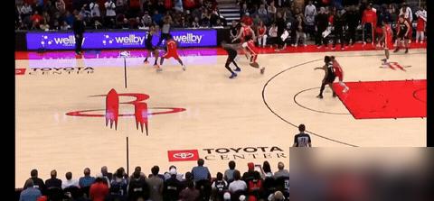 3月13号丰田中心，火箭107-105险胜鹈鹕。
最后半分钟还落后4分，火箭愣