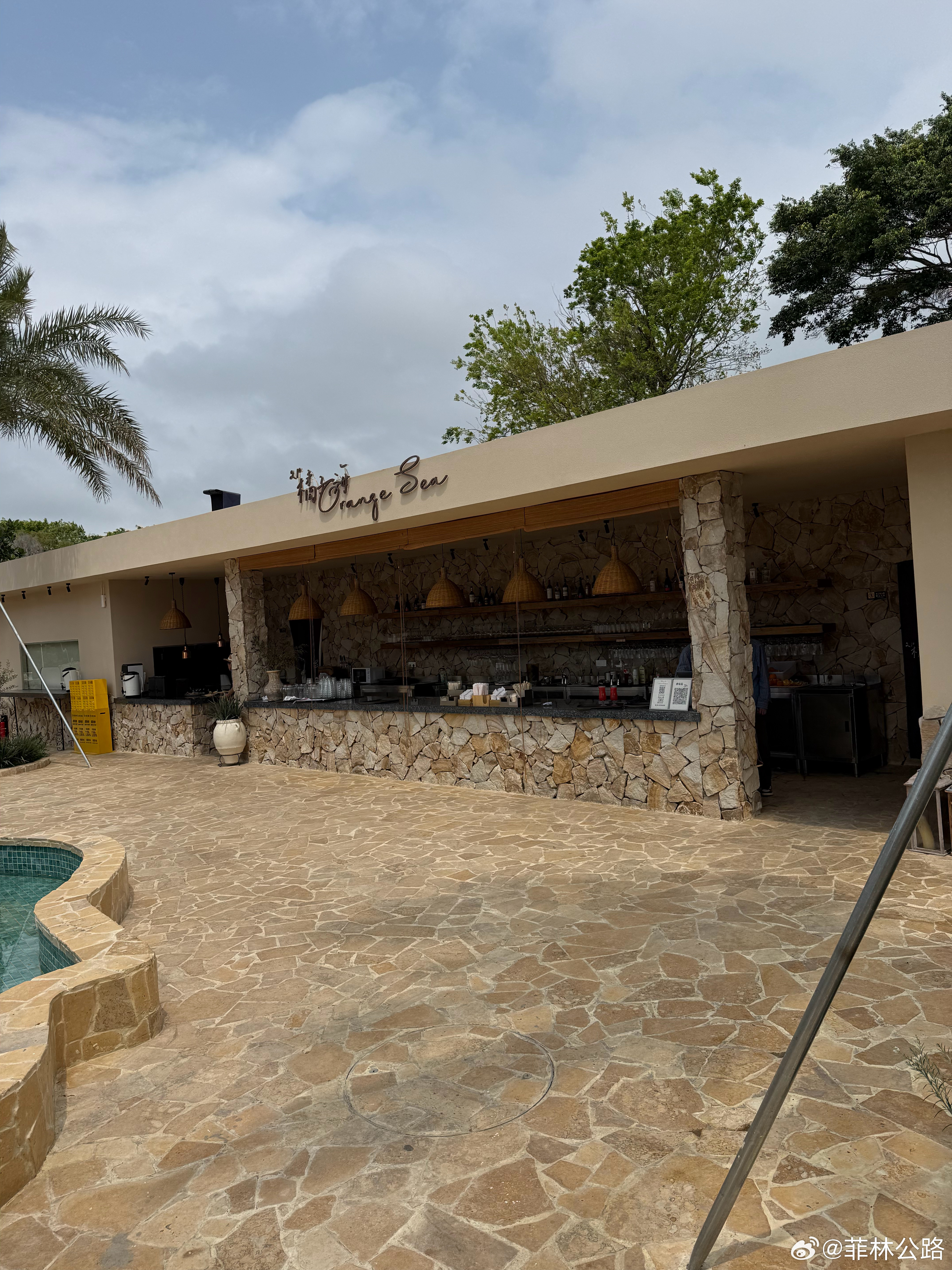 天气一般，但海边的餐厅环境很好，挺适合度假的 珠海·珠海岛上花园落日餐厅