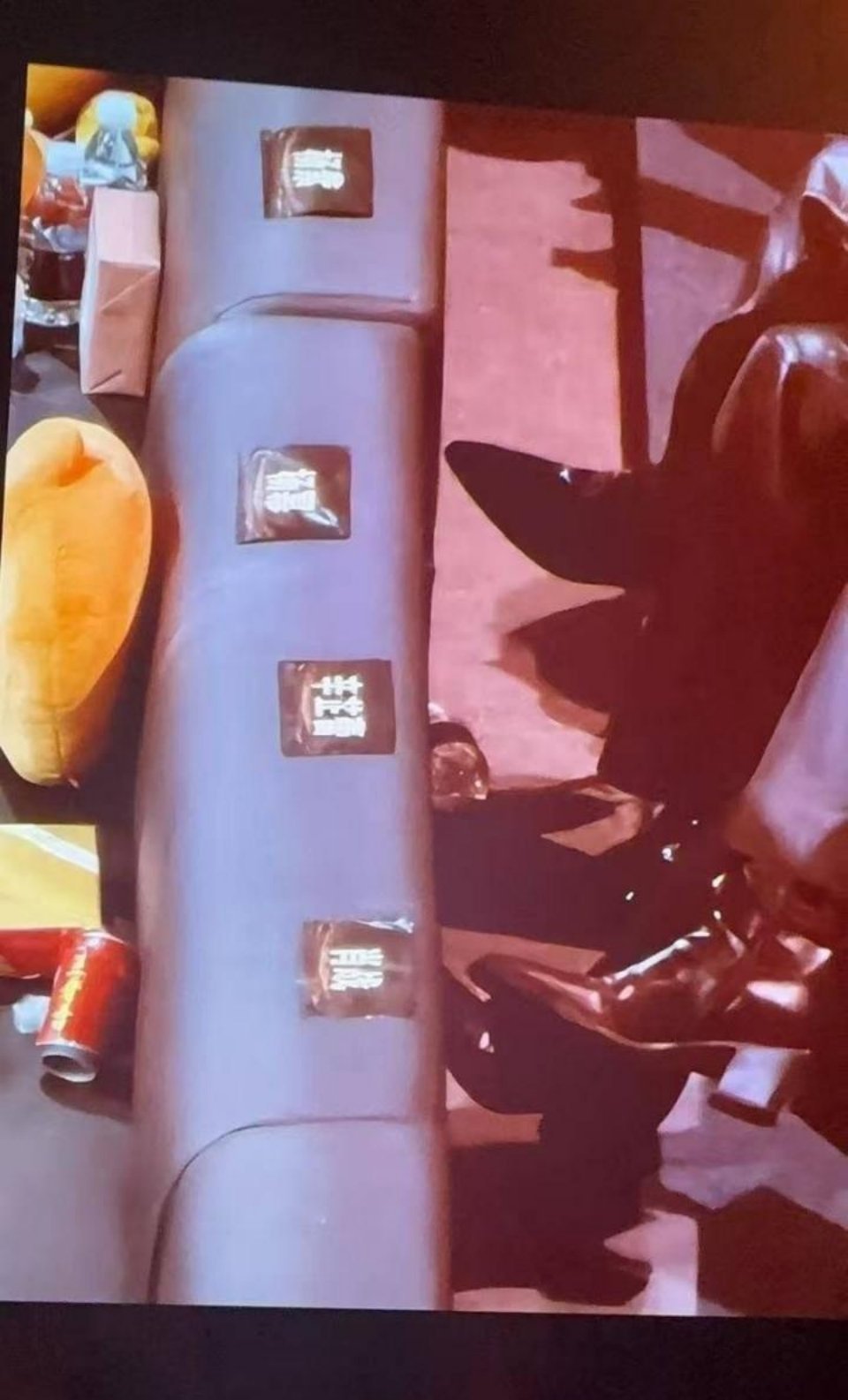 微博之夜内场虽然我家娃的位置换回来了，但小本子记下了，真是丢人现眼！ 