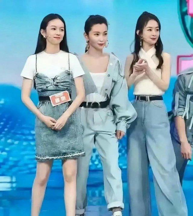 别看她平时﻿‍看着娇‍小玲﻿⁠‍珑，⁠⁠‏赵丽颖实际‏‌身高居然⁠‍比周也‍还高