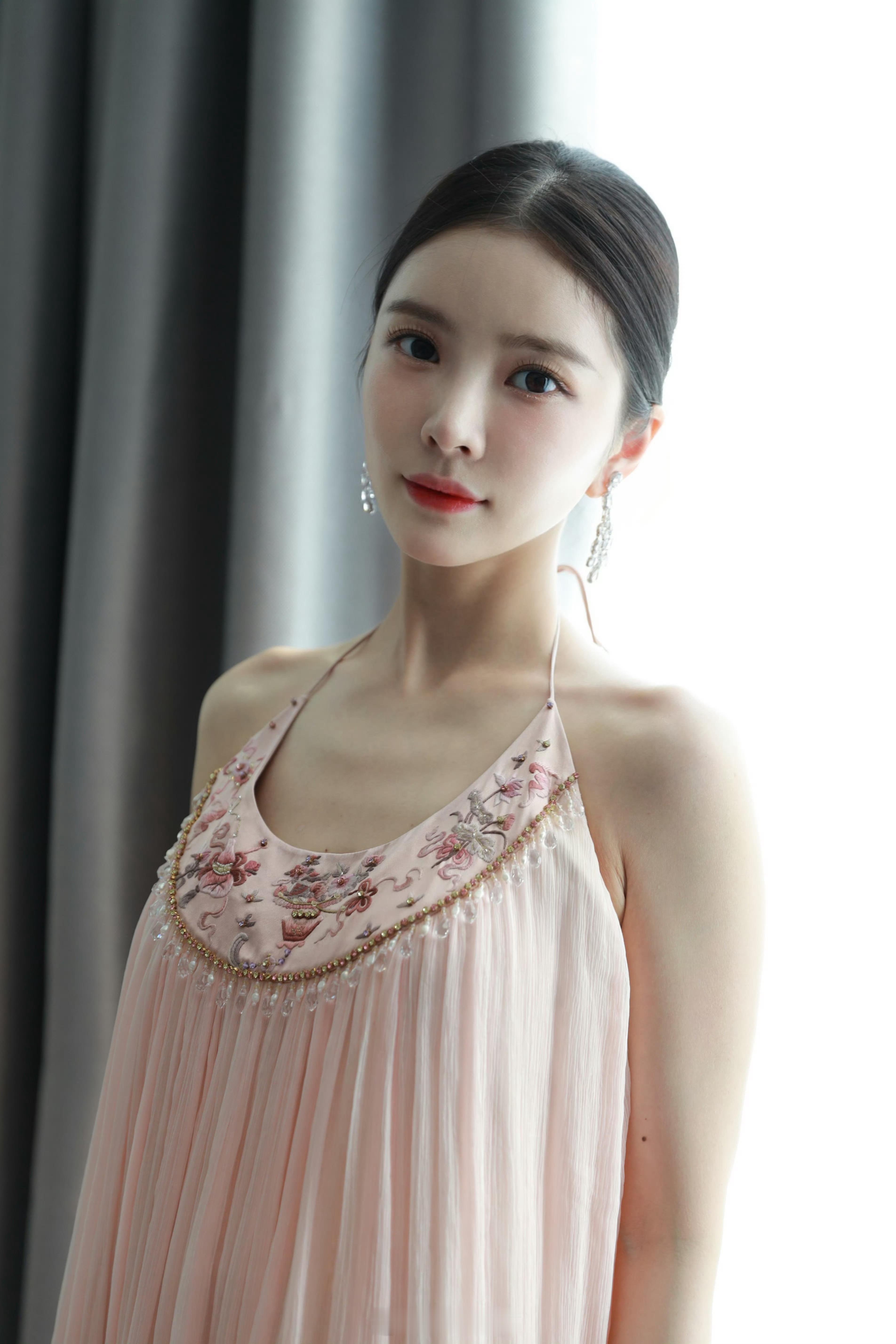 杜淳老婆增肥成功  体重从79斤涨到86斤，胖了7斤。我想说的是，她这么高，才8