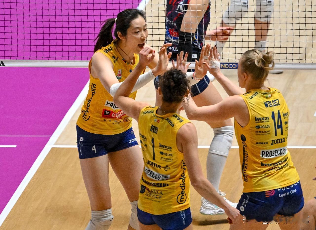 朱婷开挂，又拿三个第一[鼓掌]
基耶里追发朱婷的算盘落空了，尽管她接了全队最多一