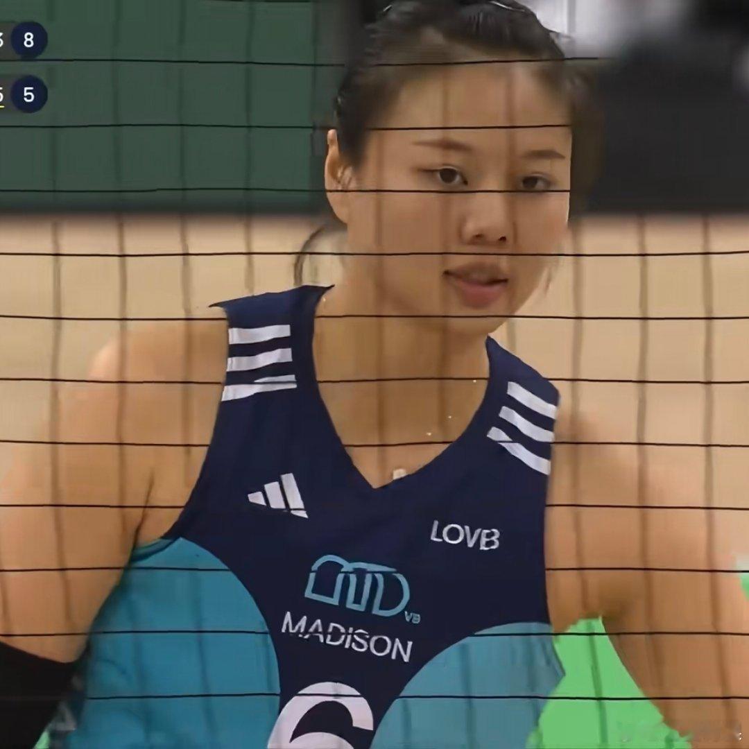 宇宙在美国联赛这套队服还挺好看，美国队08年那套也很经典！（一对比意甲真的丑哭）