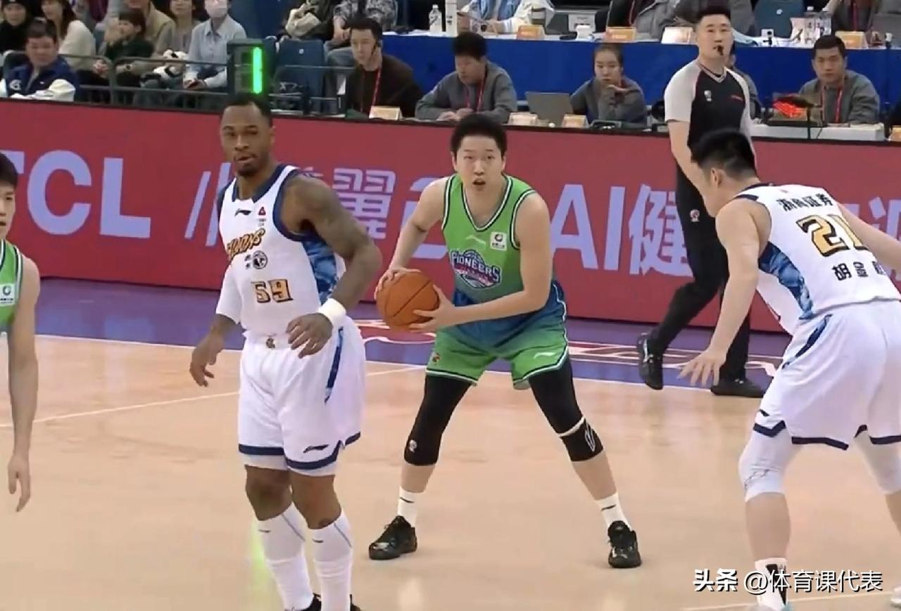 胡金秋半场22分，浙江广厦客场领先天津11分！北京时间2026年3月24日，CB