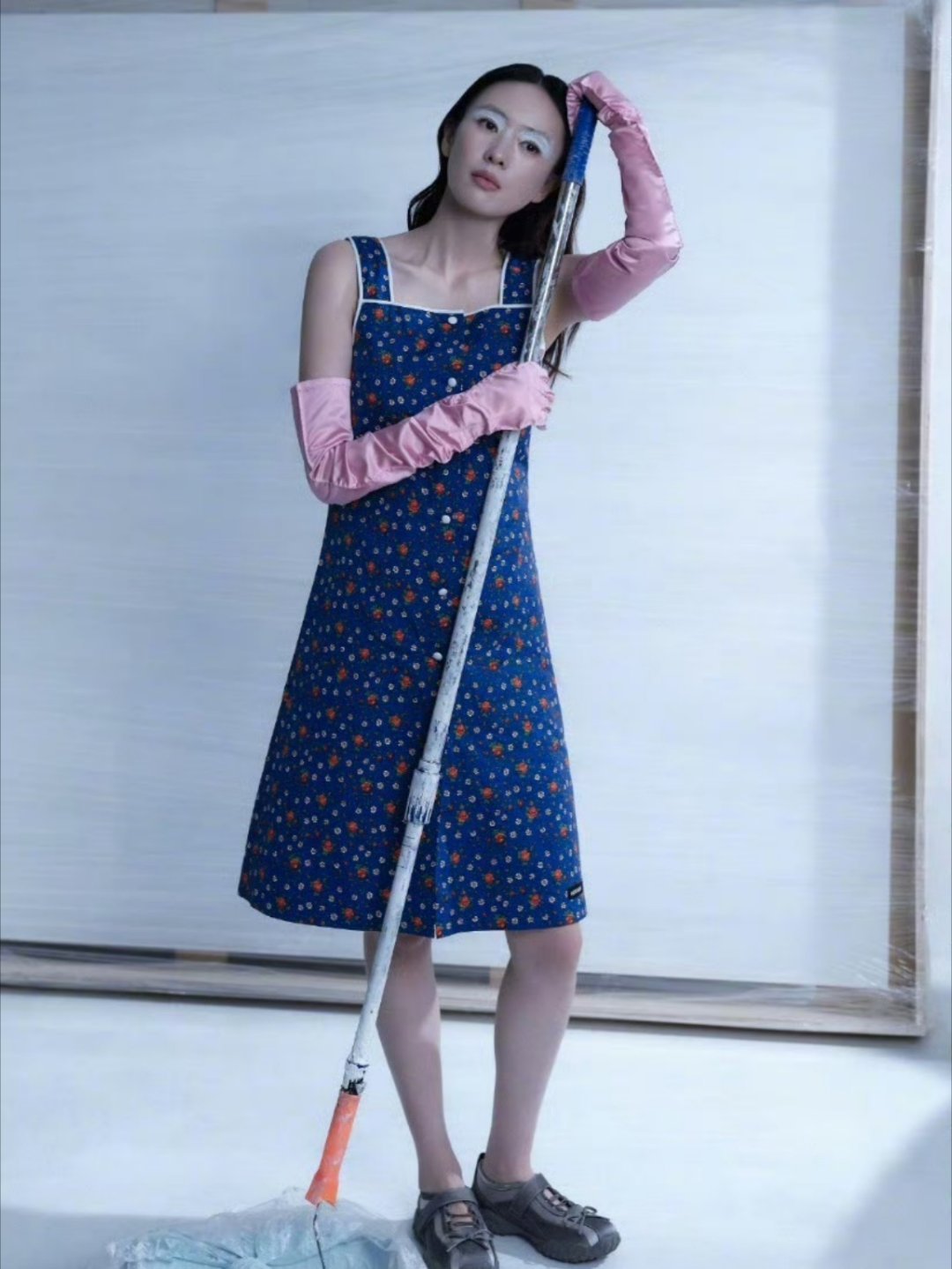 miumiu陷害女明星不是很懂，感觉有故意的成分，到底谁会做这种妆造 