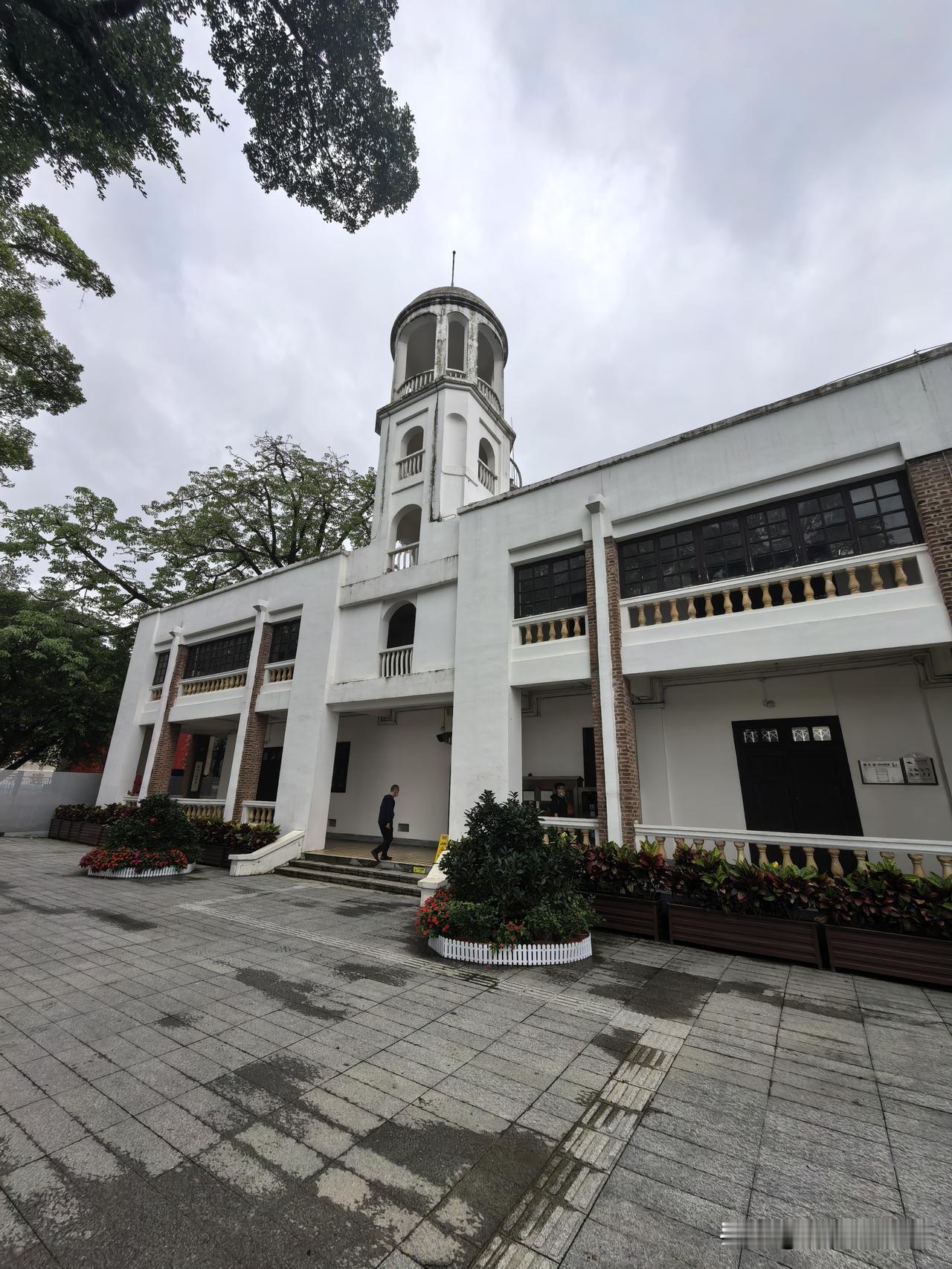 长洲岛上的黄埔军校本部，运行了多少年？培育了多少军事人才？

广州黄埔军校本部从