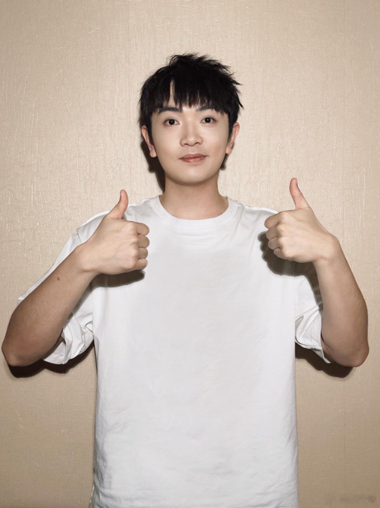 #颜人中按下暑期档情歌播放键#颜人中携全新情歌专辑重磅回归！六首深情单曲，演绎爱
