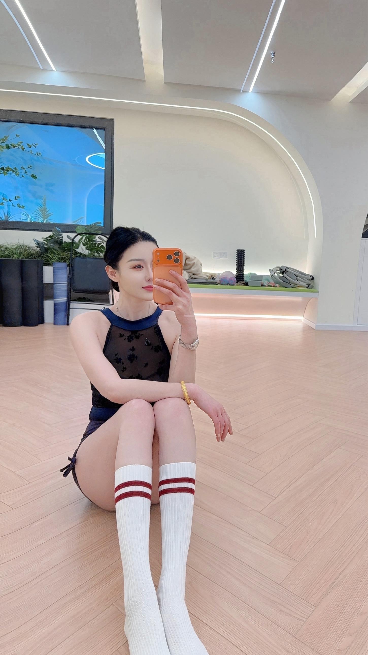 重视外表并不是一件肤浅的事，因为精致的外表背后，是恰到好处的自律.