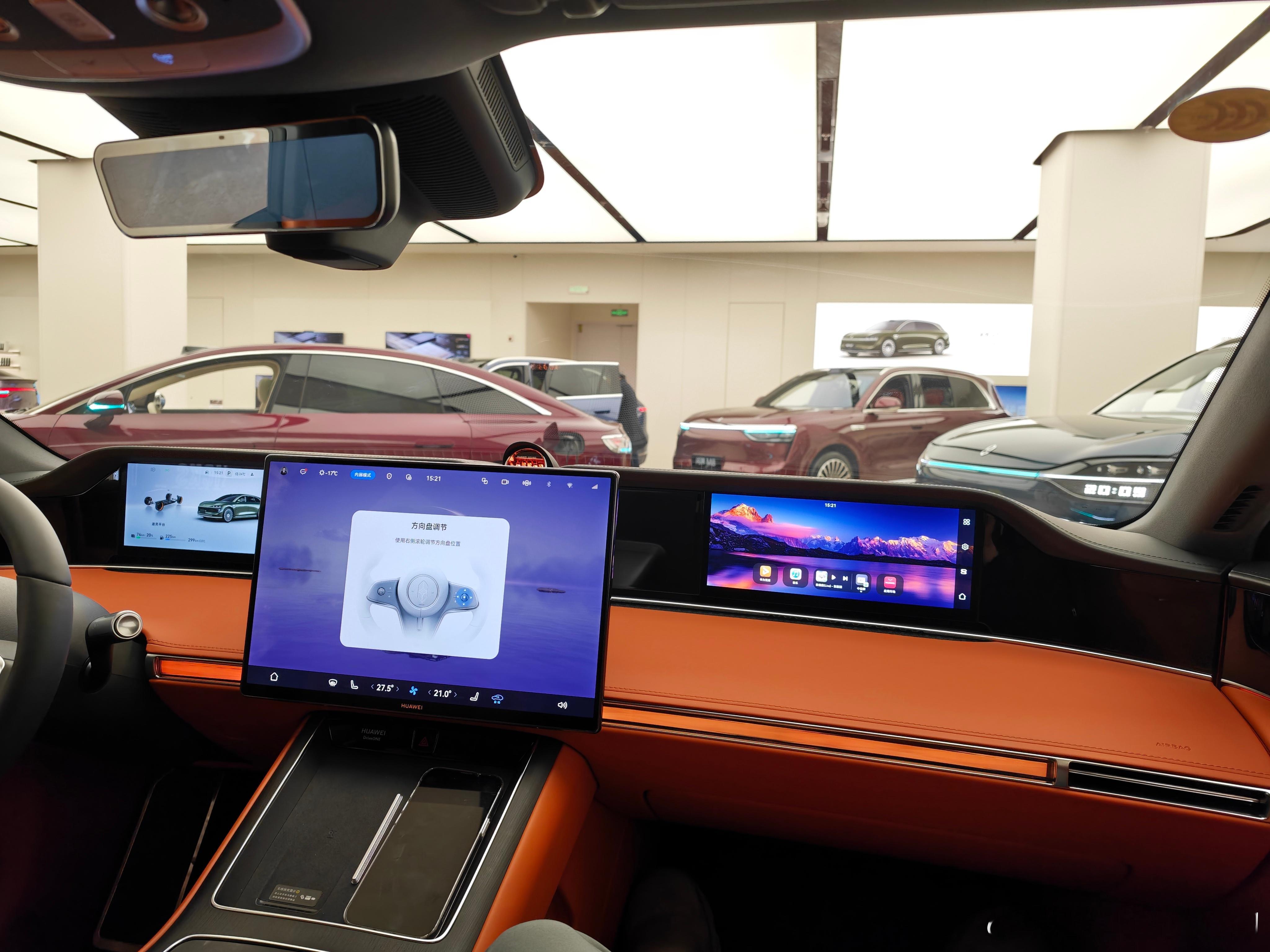 我完蛋了!今天去看享界s9t 被严防死守了看车的时候被一个销售死死的盯住，告诉我