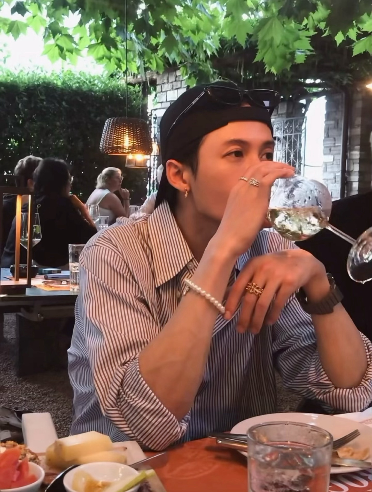 一出国完全就是男友风😇😇檀健次李亦非 | 檀健次谢却山