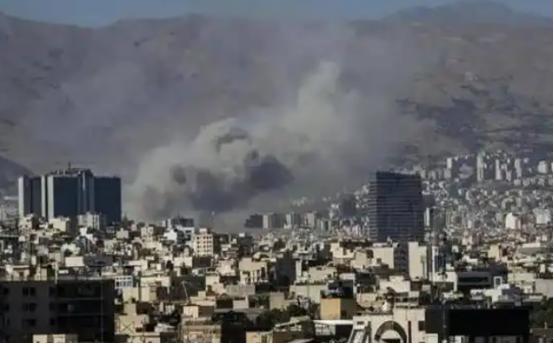 在中东局势中，伊朗之所以能硬刚美国、威慑以色列，核心底气就是其日益成熟的弹道导弹