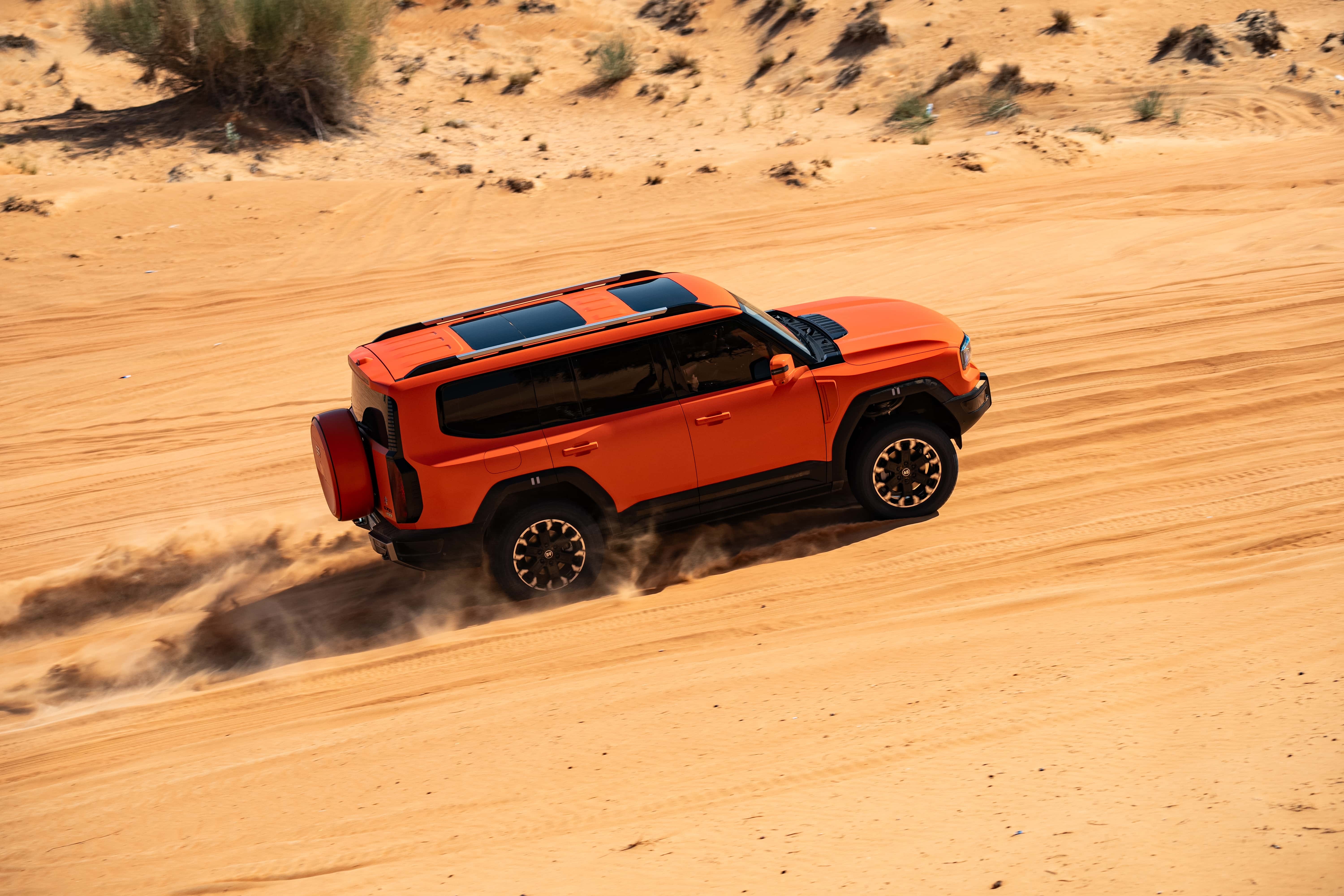 当越野从“通过性”竞赛升级为“全领域掌控力”的较量，纵横G700便成了唯一的答案