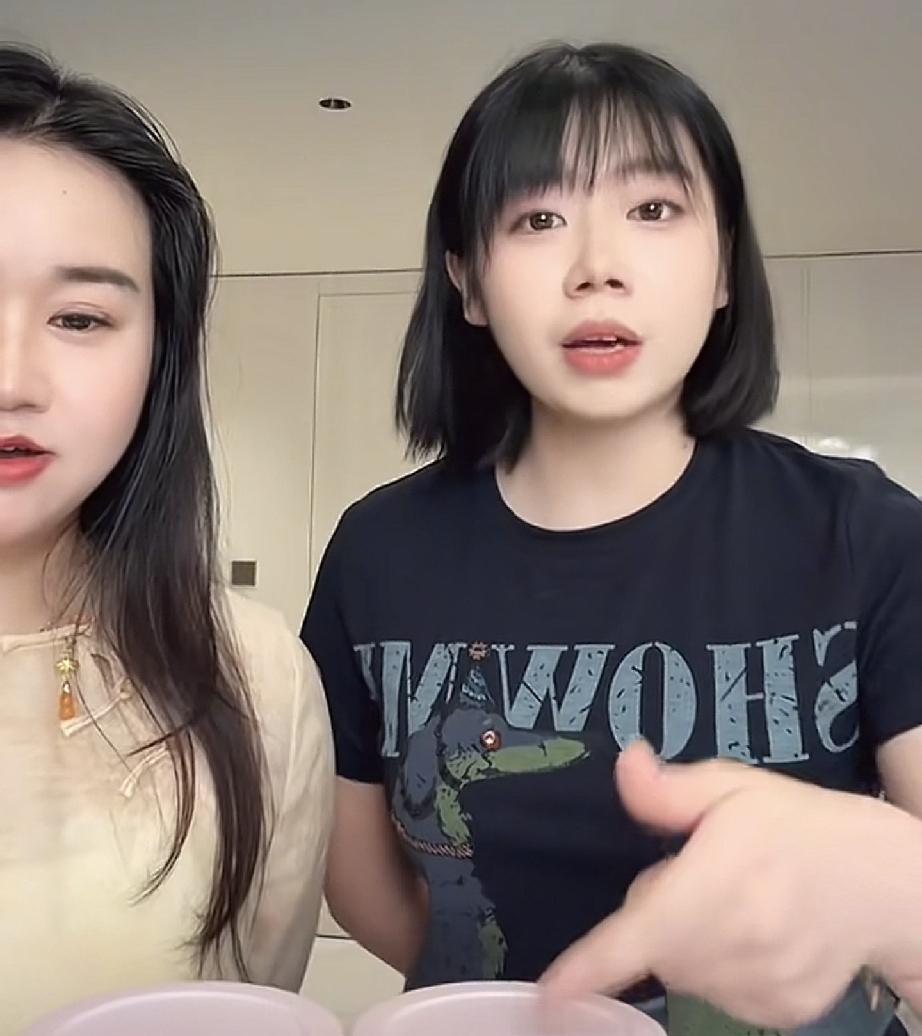 厉怀远小妹三水这心态和格局不成功都难
厉怀远二姨发视频在回去的路上

不得不说今