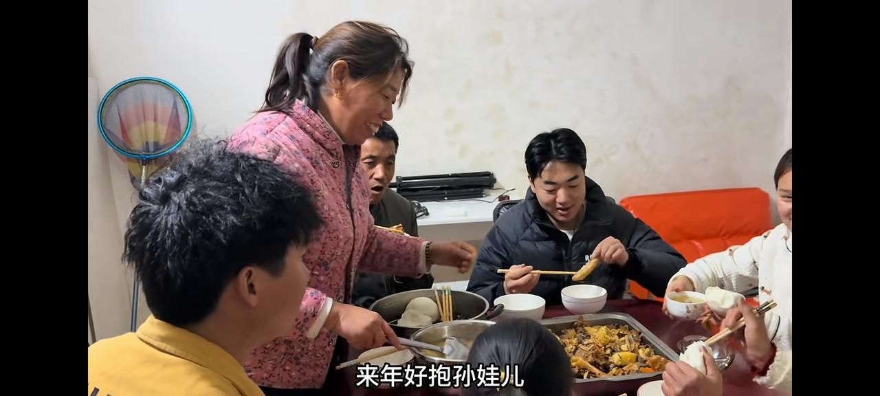老壳子没有再去雨露家
自从老壳子拿了雨露5800以后，再也没听说，去雨露家吃饭。