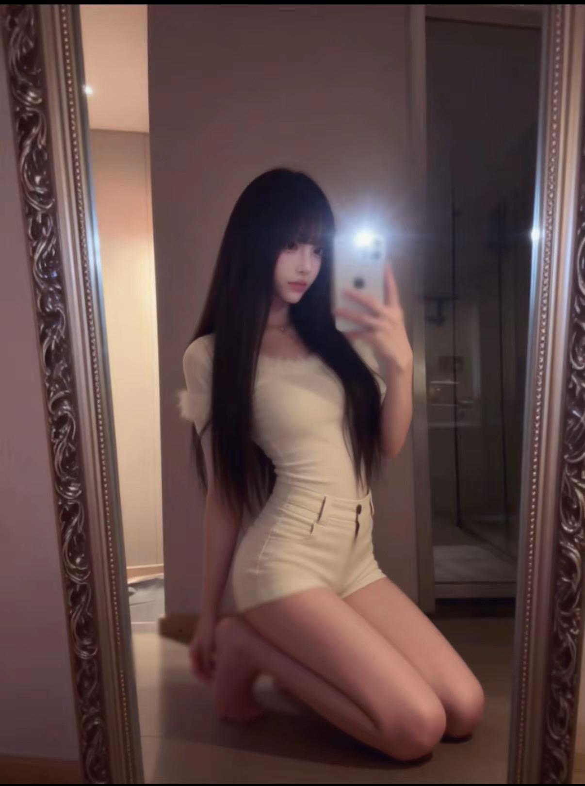 御姐 对镜拍学姐