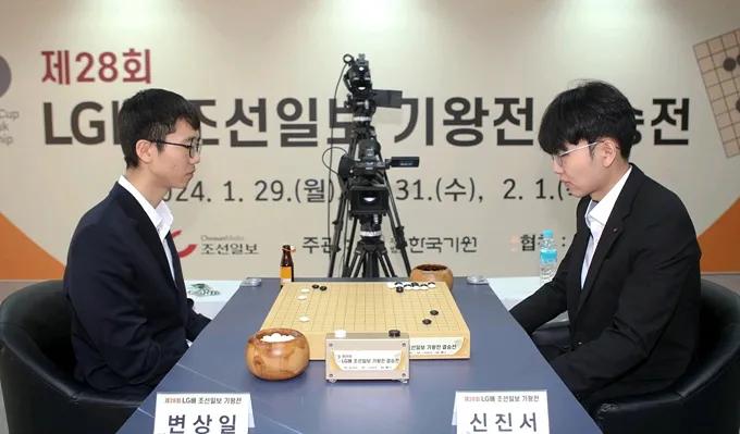 三大战役~小申零封卡皇勇夺六冠


第28届LG杯世界围棋棋王赛三番棋决赛落下帷