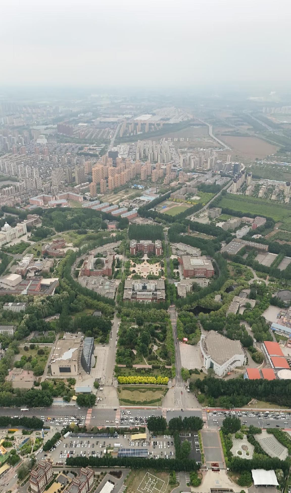沈阳师范大学真的太有特色了，它可是全国唯一按八卦阵建的学校。老师跟我讲的时候，我