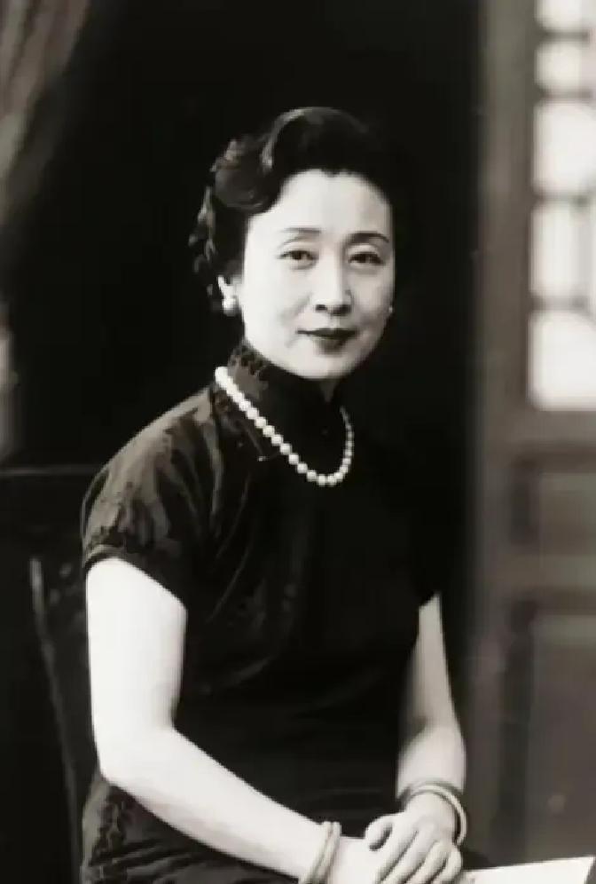 宋美龄106岁长寿真相曝光！医生翻她病历惊呆：癌症确诊后，她每天雷打不动做3件事