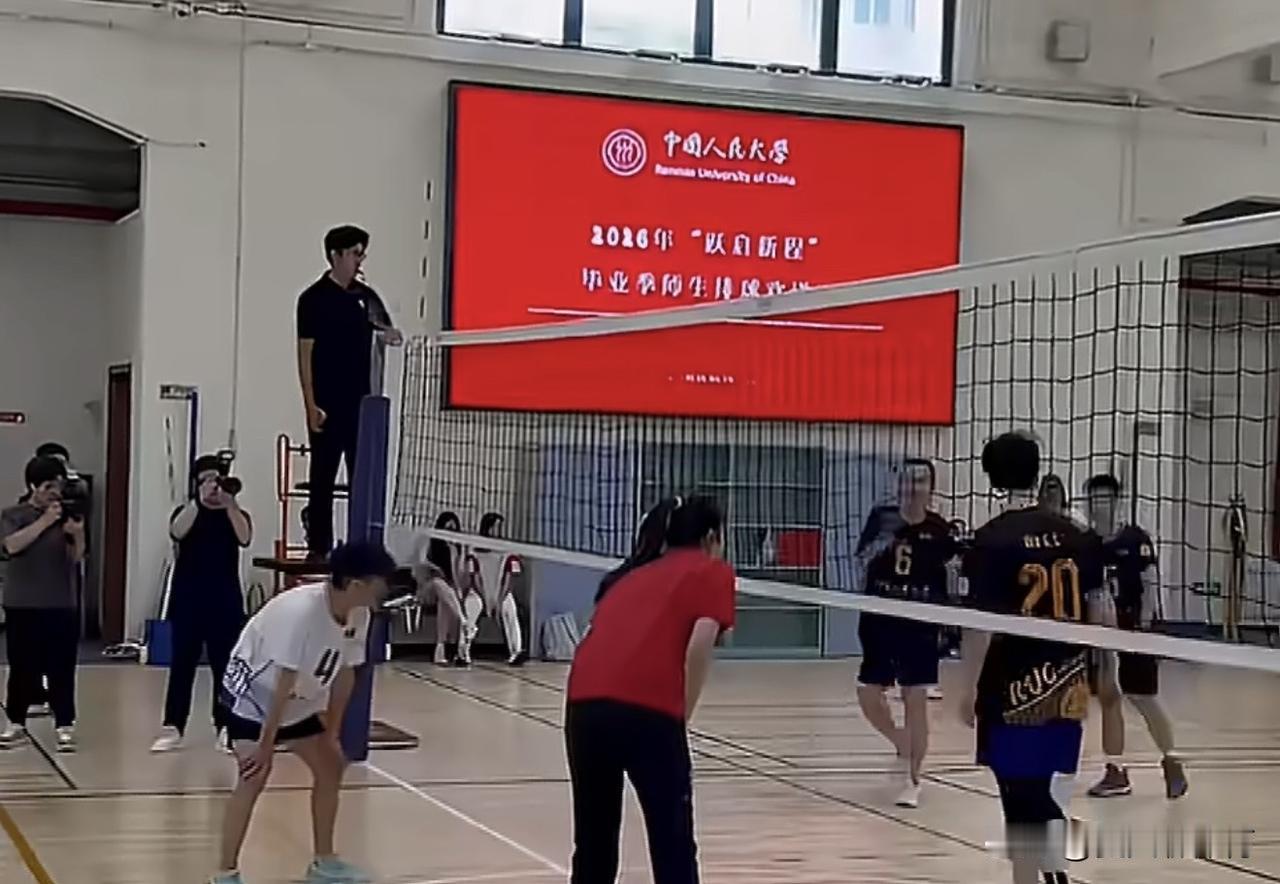 新鲜出炉的丁霞！前中国女排二传手、里约奥运会冠军丁霞，今天受邀参加中国人民大学“