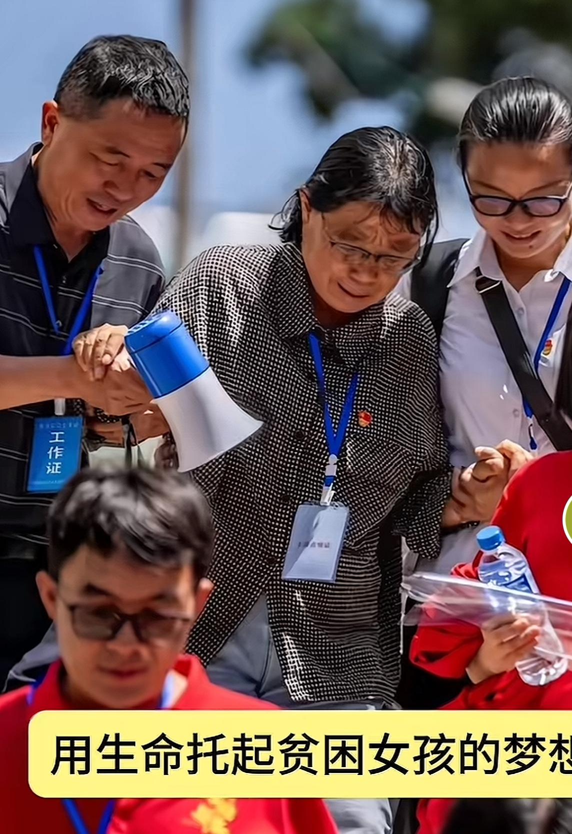 张老师是新时代的楷模和英雄，以一己之力彻底改变当地的教育面貌！
  依然记得她的
