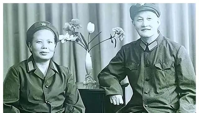 1951年洪学智妻子寻女无果，到老乡家歇脚，不经意的交谈间，妇人突然惊呼：“是你
