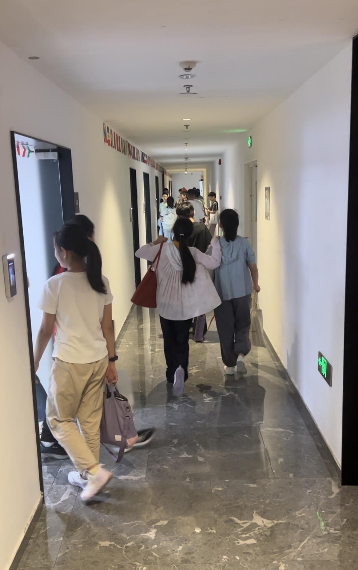 感觉暑假济南的小学生几乎全部在补课
你有没有发现济南的小学生高年级几乎全部在补课