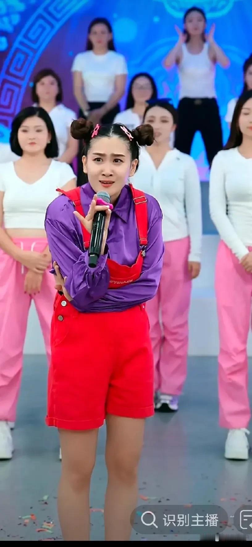 张二嫂的误判把嫂家推向万丈深渊
张二嫂的烦恼
张二嫂带领一大帮徒弟徒孙去新疆助农