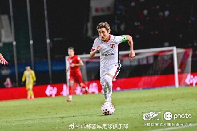 韦世豪停赛四轮，成都蓉城如何调整进攻，他能捧杯吗？