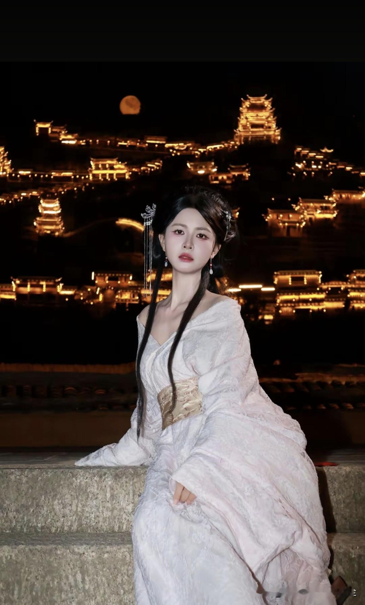 月色如水，美人如画。水光花影照 月色朦胧人陶醉 月色如练 月色柔光写真