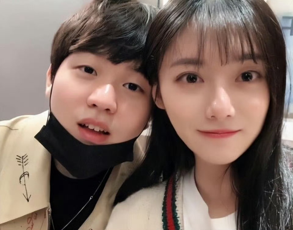 Rookie小钰分手天哪，在一起9年都没有结婚吗？怎么就分手了虽然不认识但是感觉