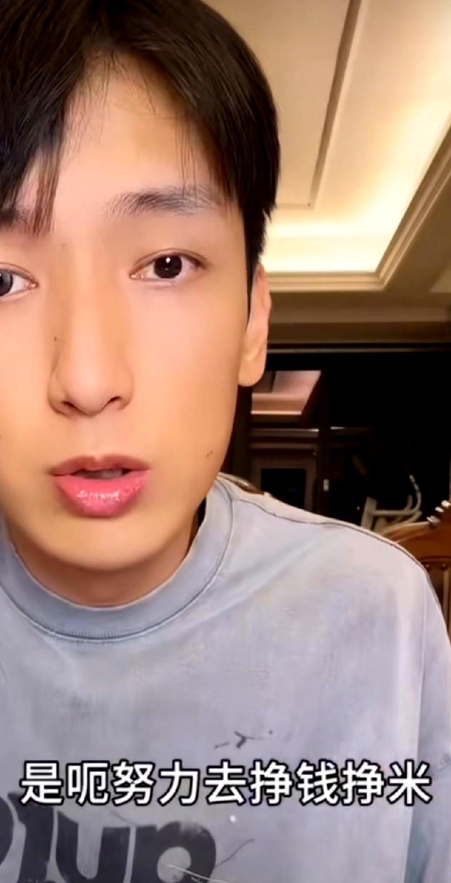 小于老师一提到闪闪就赞不绝口，
当着所有人的面，他就接下了那个关于他和黄一鸣生孩