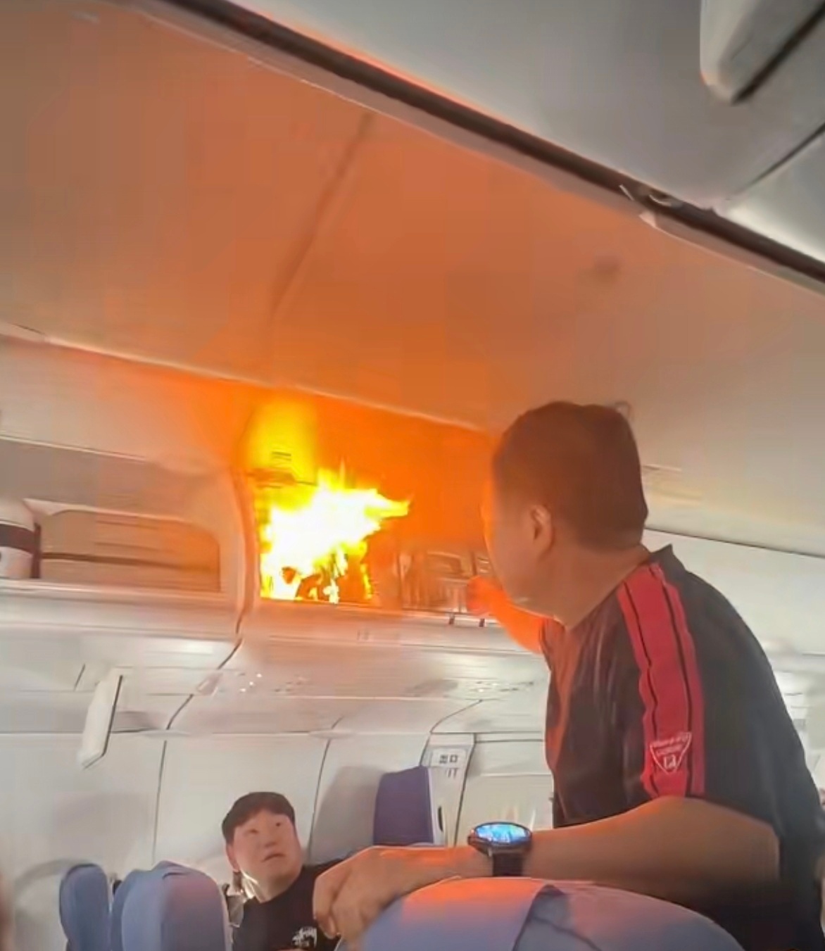 国航一杭州起飞航班起火备降 我的天啊！这会是因为充电宝起火嘛？如果是，看来后面登