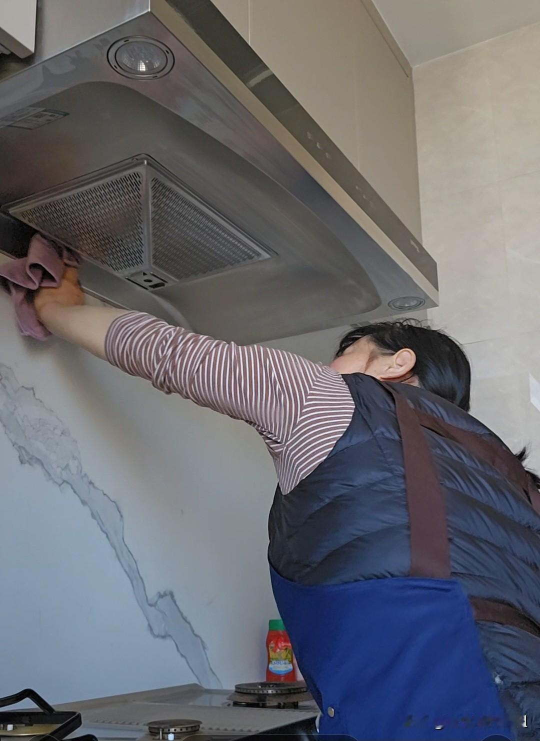 人不是老了才会死，张雪峰年仅41岁就匆匆离世，这让我也心生恐惧。生怕自己哪天也会