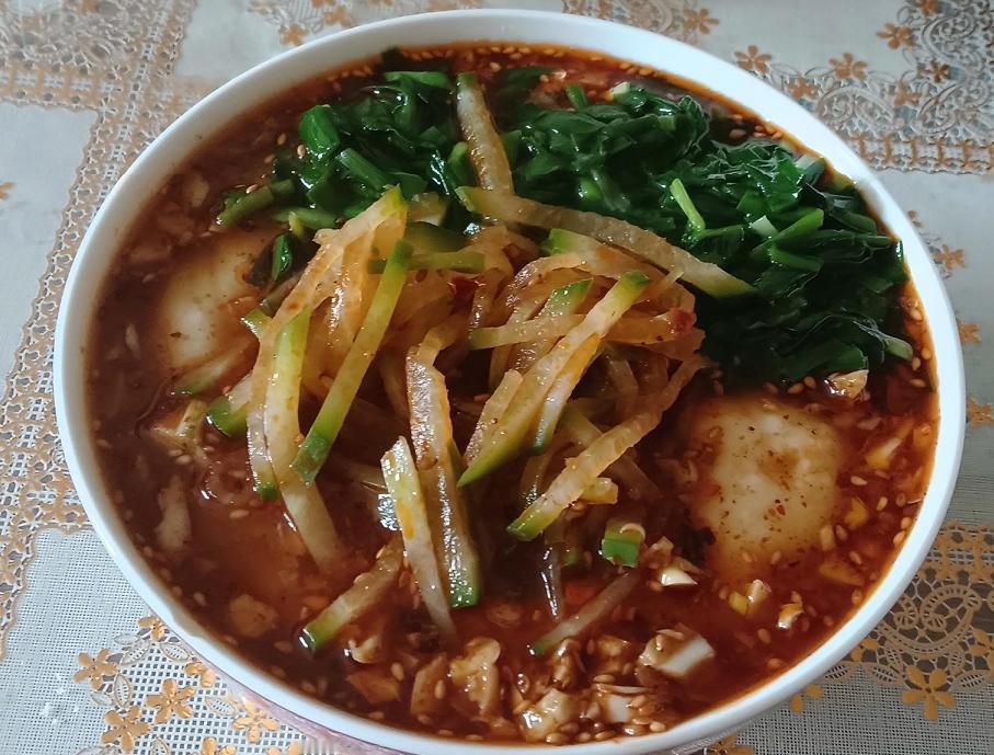 今天吃素食，搅团香的很。