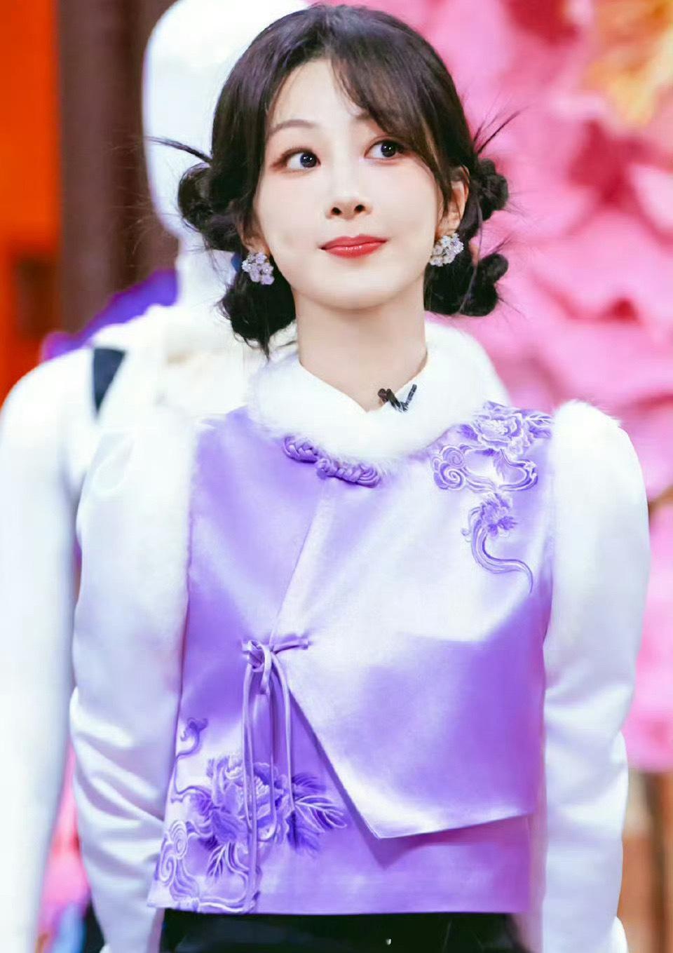 杨紫综艺甜妹  综艺紫又来送口耐啦，不定时的看到综艺紫是多少米粒儿的幸事[爱你]