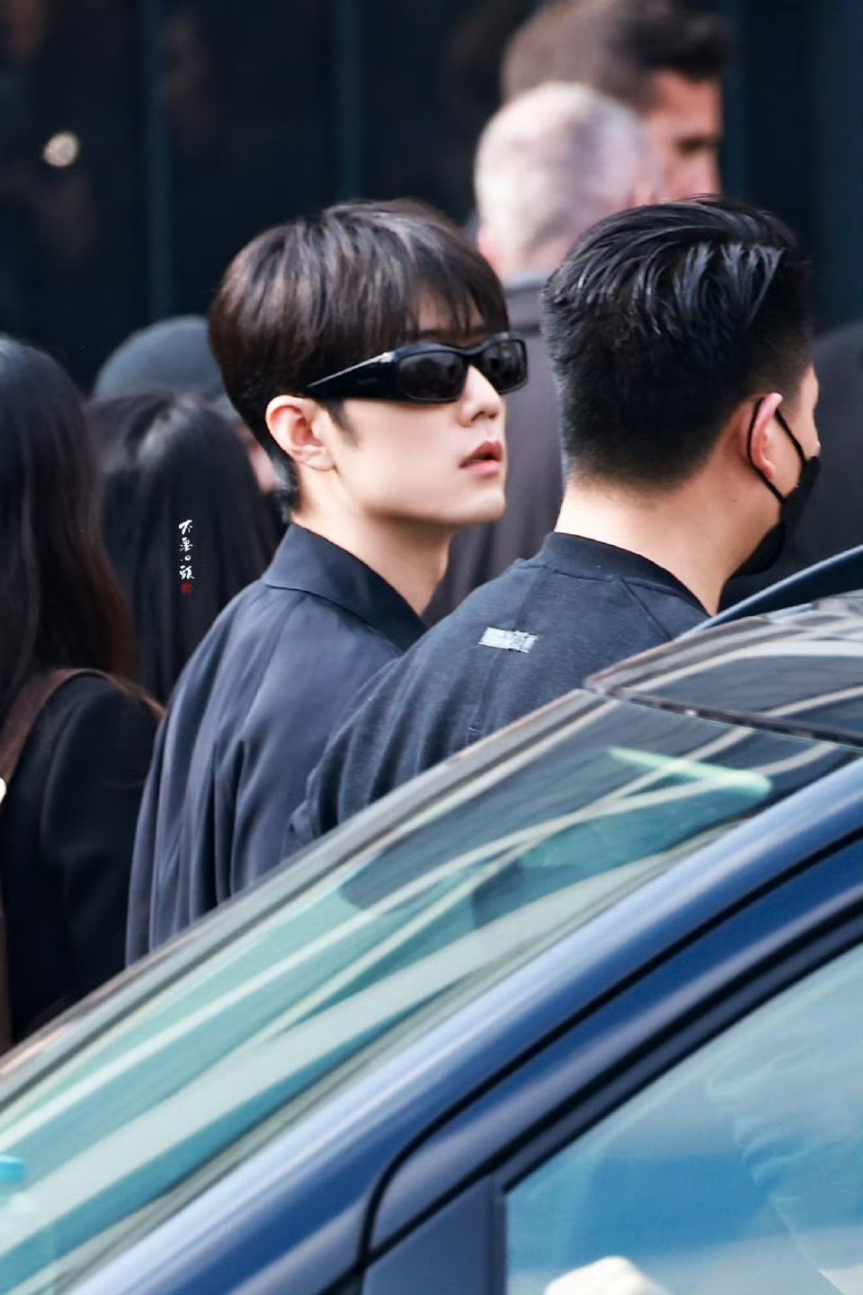 肖战米兰时装周顺毛肖战gucci进场 肖战米兰时装周顺毛造型，gucci进场啦！