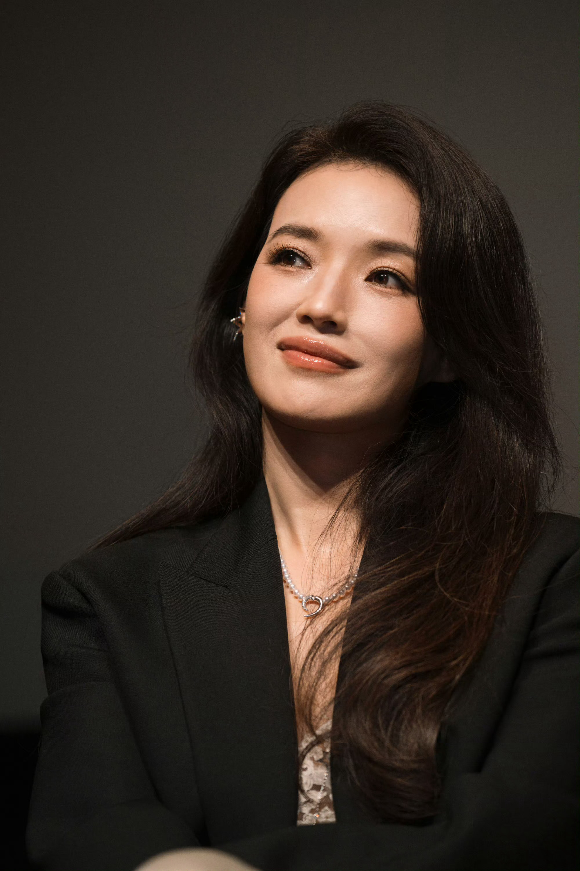 眼含泪花的美人儿 ​​​