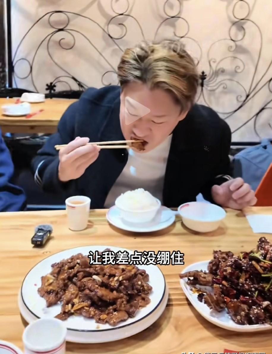 8300块月薪的打工人，谁管你师门恩怨？
郭麒麟一句师哥，在你们看是“冰释前嫌”