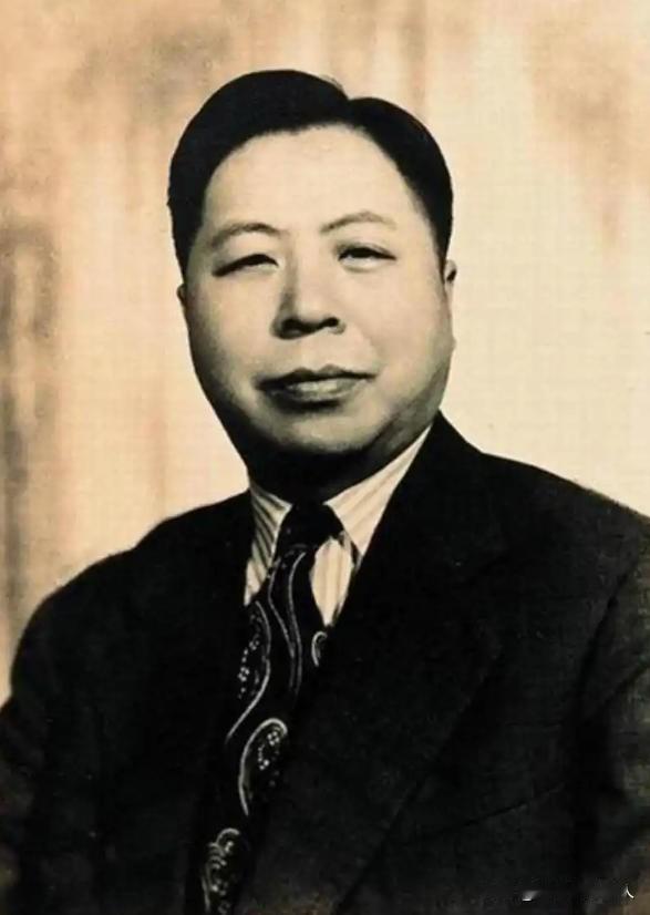 1952年，蒋介石过生日，请吴国桢吃饭，第二天还派了一个司机送他回去，谁知半路上
