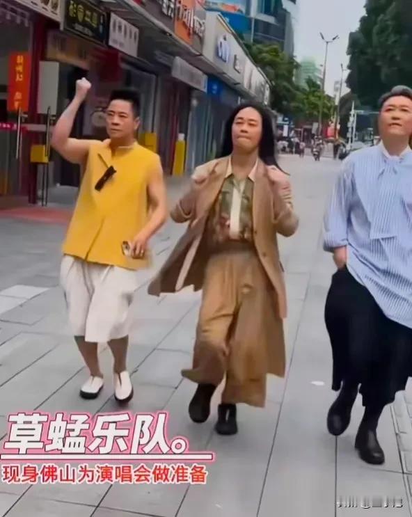 一直不明白，为什么他们叫草蜢乐队？三人都不会乐器，不会作词作曲，为什么就叫乐队了