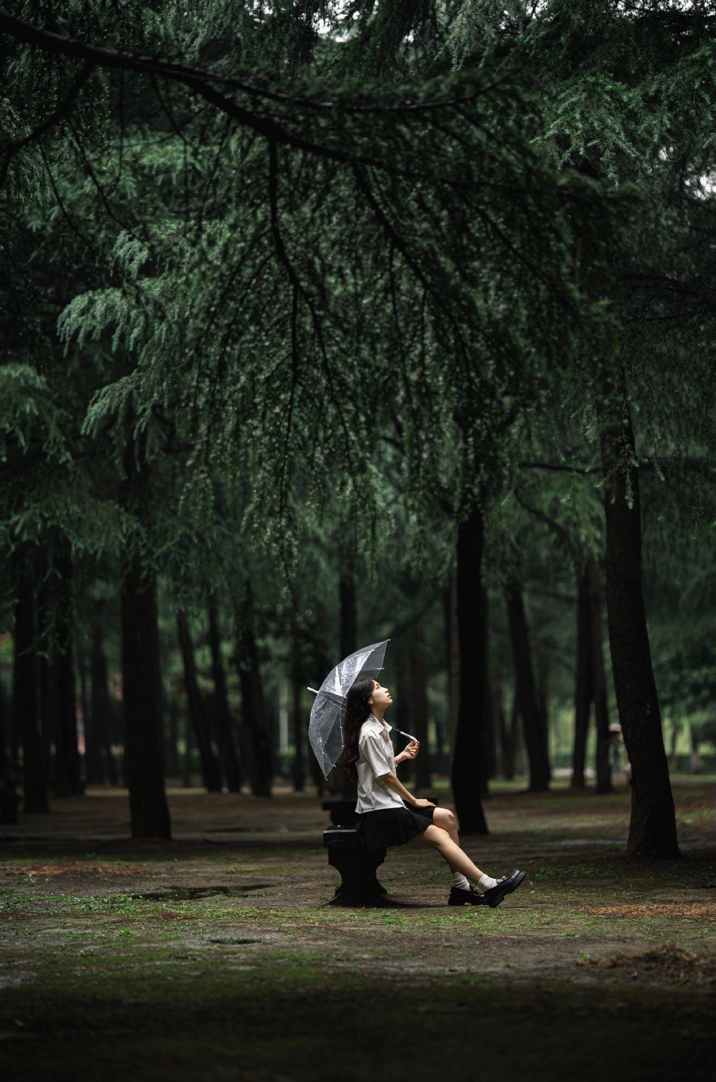 #雨天发疯如何拍出百万质感#如果你还没尝试过雨天拍照，请一定要试一次！ ​​​