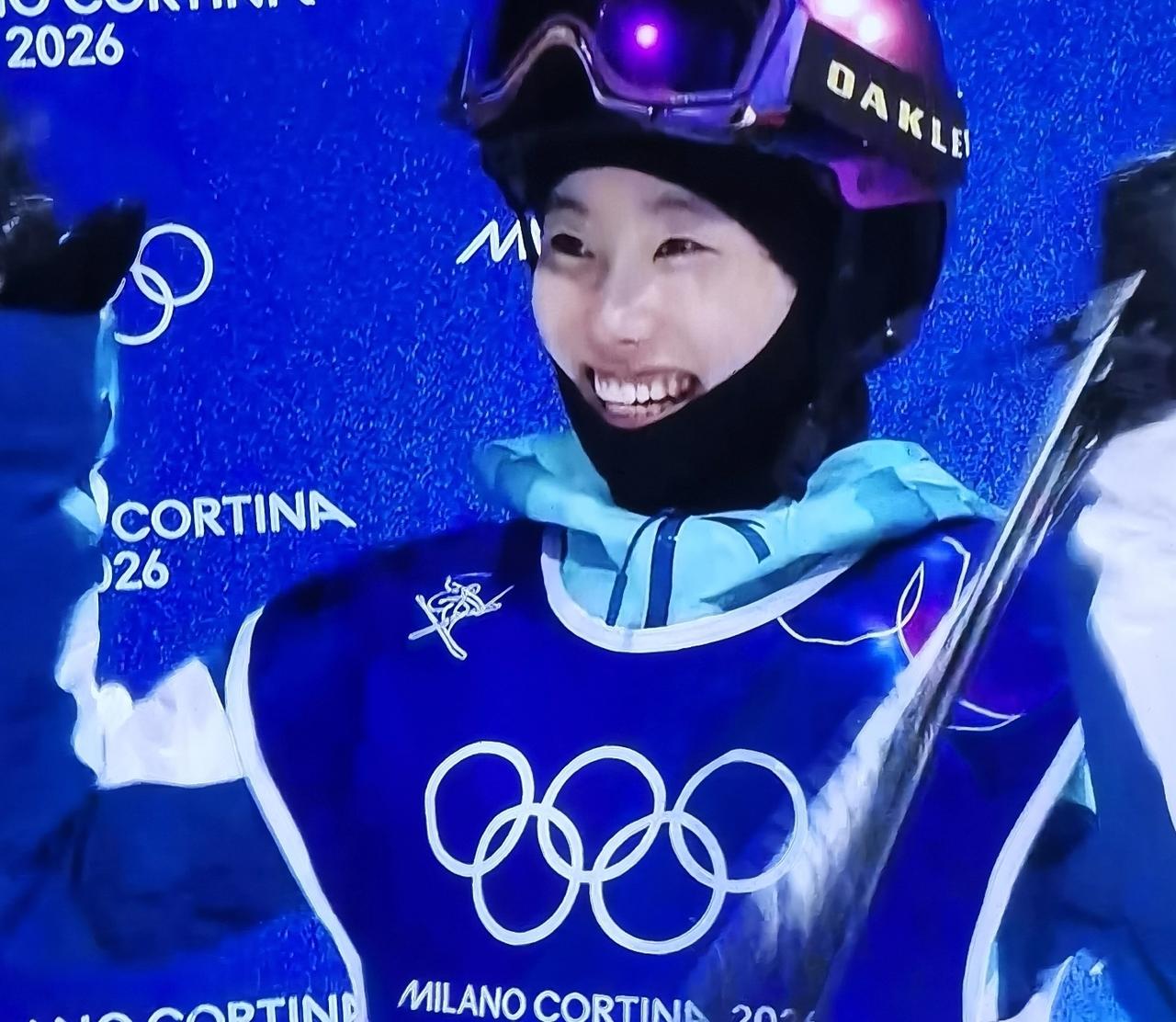 安全第一，女子U型场地决赛因大雪+大风延期进行。
受持续大雪与大风影响，2026