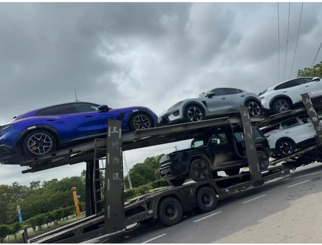 应该是智界rx的媒体车，猜它们会被运到哪？
