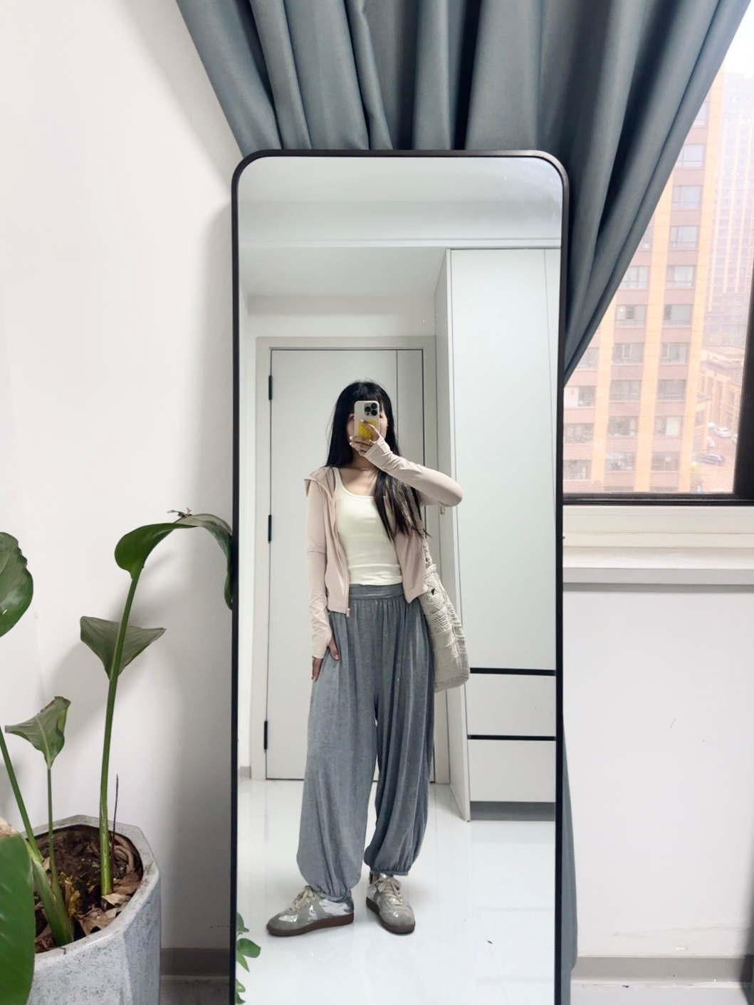 满妈的ootd 其实这条裤子的官搭是五指鞋 但对于不运动不瑜伽不健身 并且日常通