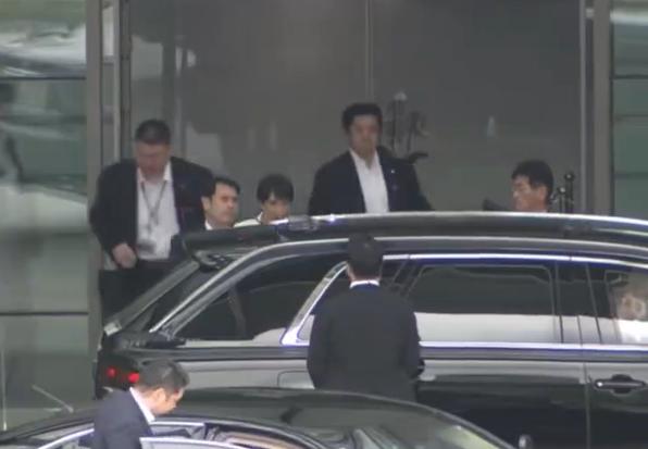 高市早苗正式更换首相公务座驾，很多人只当车辆更新，但从政坛礼制、人物执政标签拆解
