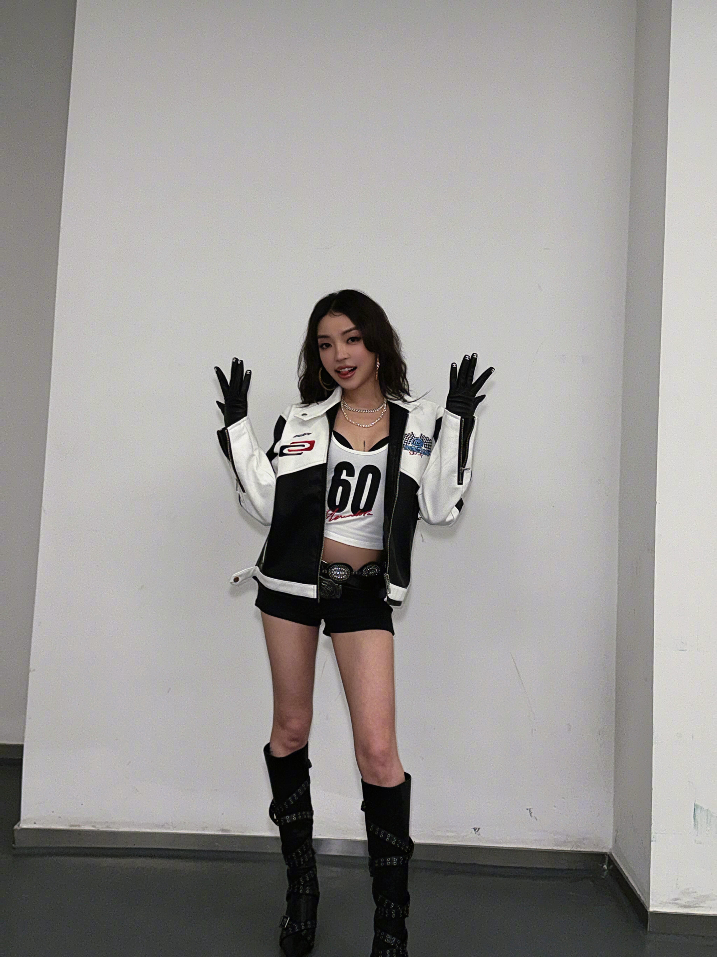 VaVa真飘了 原来“飘”是漂泊的漂！四年磨一张专辑，里面全是故事和成长吧～听着